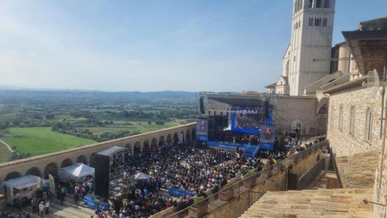 Una suggestiva immagine, ripresa dall’altro, del primo incontro legato G7, ad Assisi, il 14 ottobre 2024 (fonte: UILDM Nazionale).