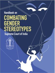 La copertina del “Manuale sulla lotta agli stereotipi di genere” della Corte Suprema dell’India. Essa è illustrata con il disegno della sagoma di una marionetta dalle fattezze femminili che, con delle grandi forbici, taglia i fili che un burattinaio (di cui si vedono solo gli occhi accigliati e minacciosi) usa per manovrarla.