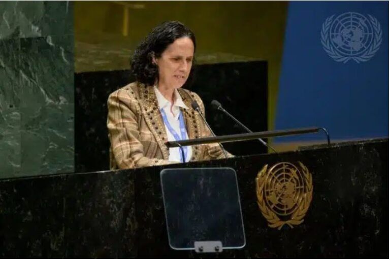 Ana Peláez Narváez, presidente ad interim del Comitato ONU per l’eliminazione della discriminazione contro la donna, mentre espone il discorso finale della 87ma sessione il 19 febbraio 2024 (Credit: UN Photo/Manuel Elías).