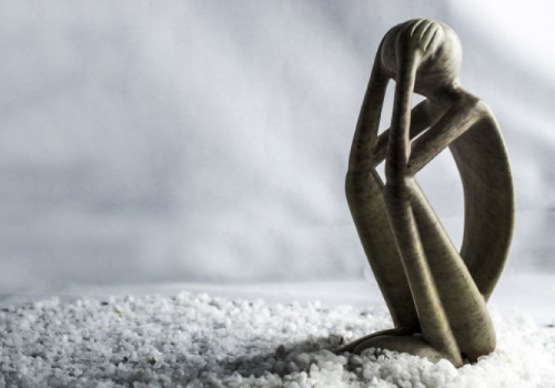 «La continuità assistenziale in aree cruciali per la vita come la respirazione e la nutrizione – scrive Stefania Delendati – è ostacolata dalla burocrazia e un banale disservizio si può trasformare in una potenziale emergenza sanitaria per la persona coinvolta e la sua famiglia».